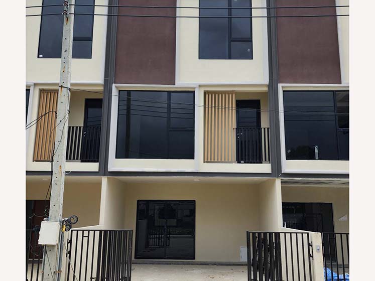 Townhouse in Bangnatrad 